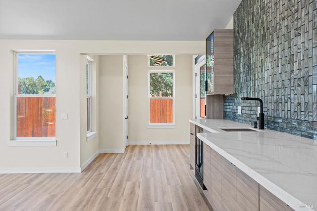 868 Sanel Dr, Ukiah, CA 95482