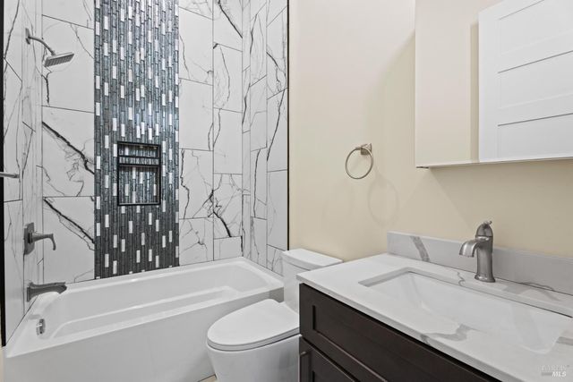 868 Sanel Dr, Ukiah, CA 95482