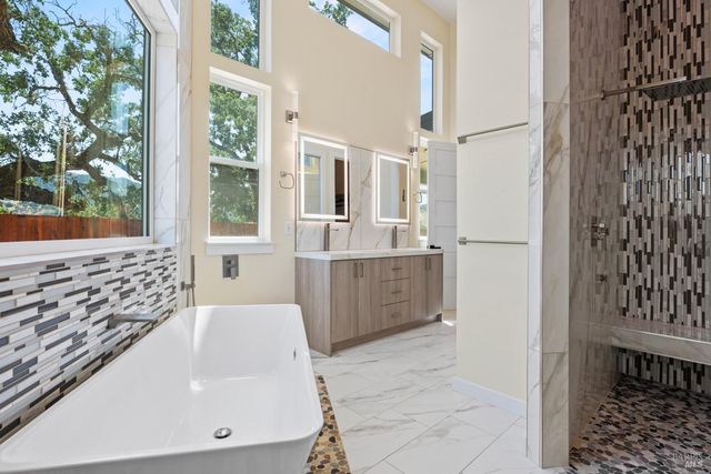 868 Sanel Dr, Ukiah, CA 95482