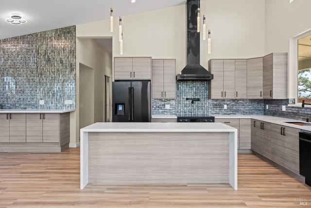 868 Sanel Dr, Ukiah, CA 95482