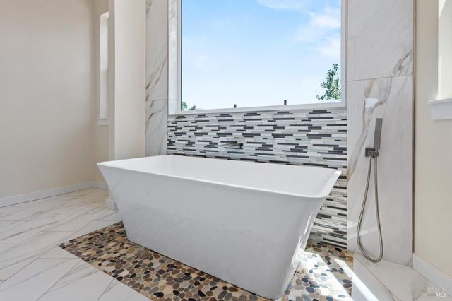 868 Sanel Dr, Ukiah, CA 95482