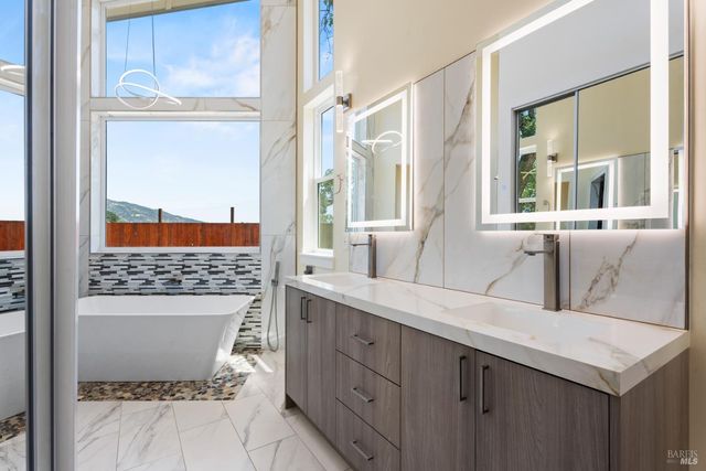 868 Sanel Dr, Ukiah, CA 95482