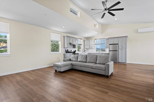 868 Sanel Dr, Ukiah, CA 95482