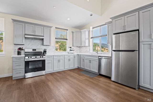 868 Sanel Dr, Ukiah, CA 95482