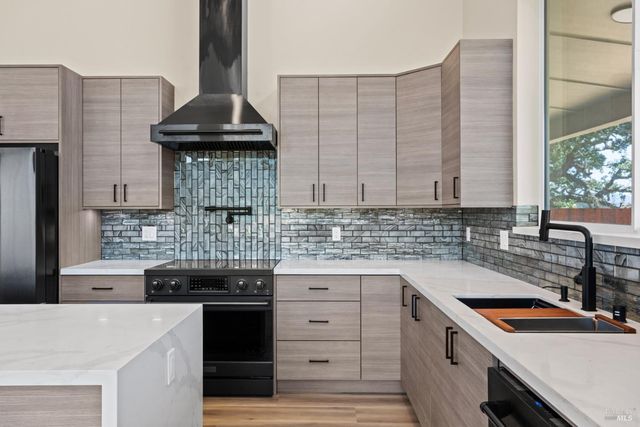 868 Sanel Dr, Ukiah, CA 95482