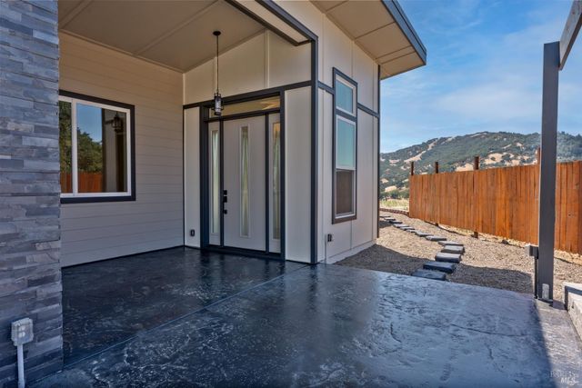 868 Sanel Dr, Ukiah, CA 95482