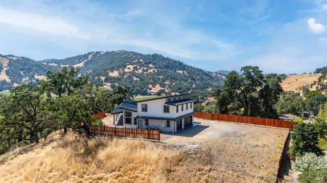 868 Sanel Dr, Ukiah, CA 95482