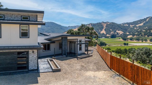 868 Sanel Dr, Ukiah, CA 95482