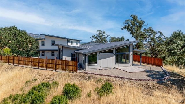 868 Sanel Dr, Ukiah, CA 95482