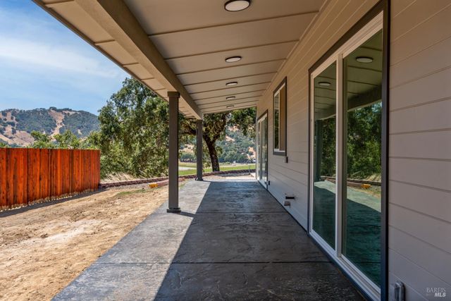 868 Sanel Dr, Ukiah, CA 95482