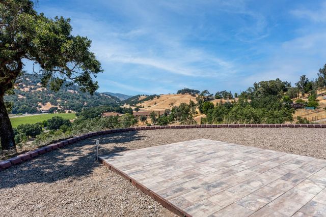 868 Sanel Dr, Ukiah, CA 95482