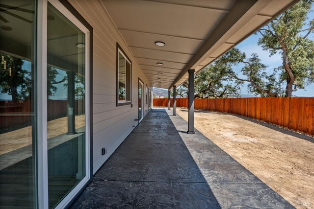 868 Sanel Dr, Ukiah, CA 95482