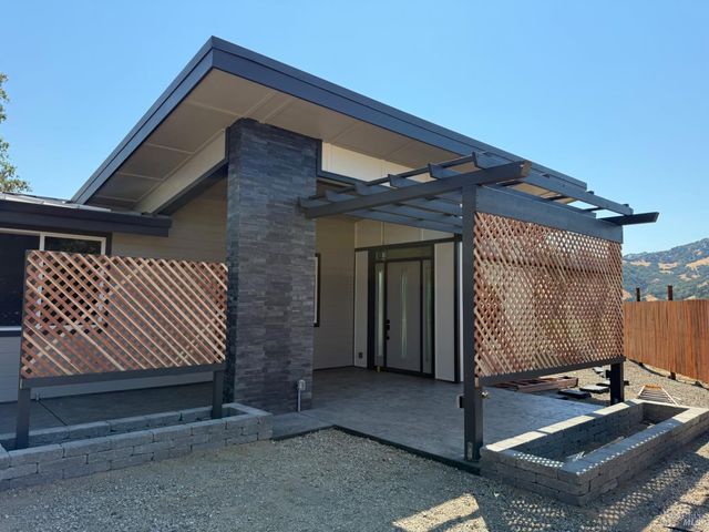 868 Sanel Dr, Ukiah, CA 95482