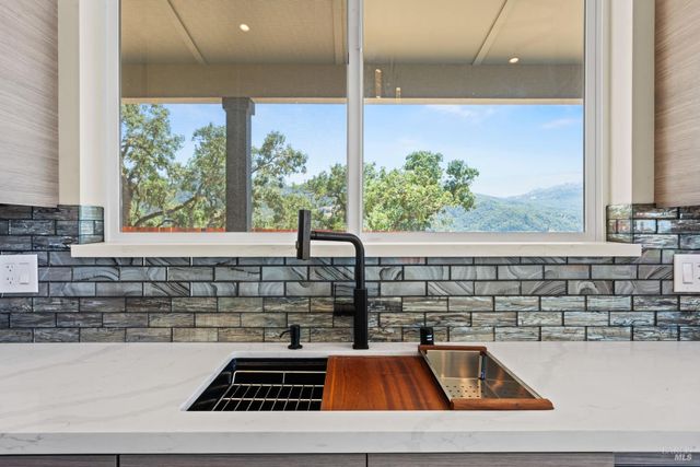 868 Sanel Dr, Ukiah, CA 95482