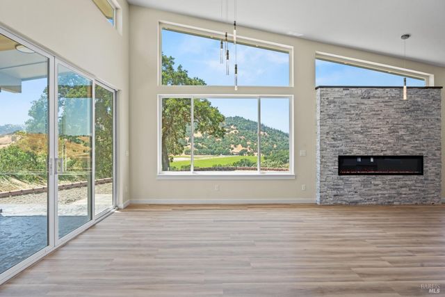 868 Sanel Dr, Ukiah, CA 95482