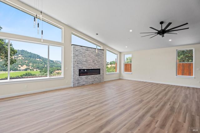 868 Sanel Dr, Ukiah, CA 95482