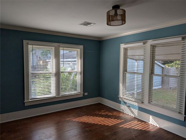 510 W Lang, Alvin, TX 77511