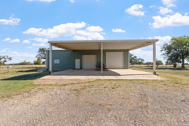 647 Funf Kinder Rd, Fredericksburg, TX 78624