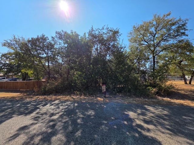2717 E Briarwood Street, Granbury, TX 76048