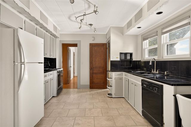 104 Castleford Road, Greece, NY 14616