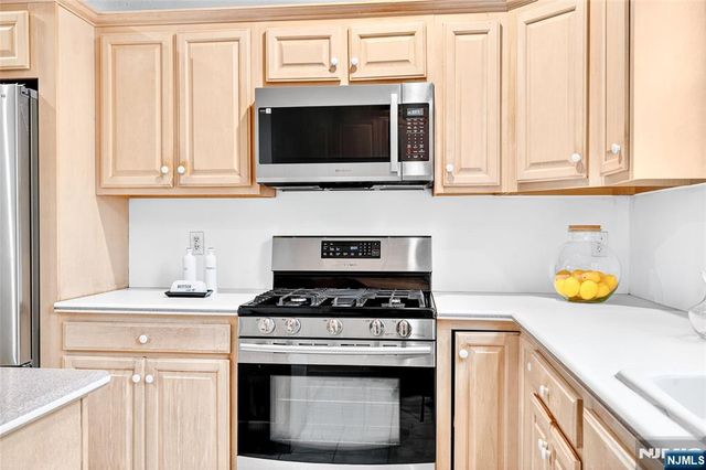 12 Robyn Court, Emerson, NJ 07630