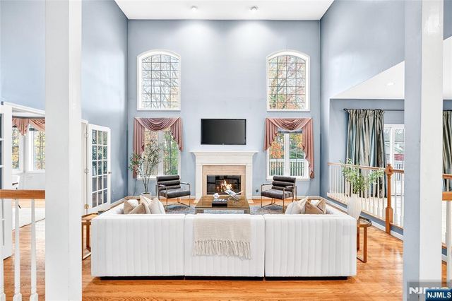 12 Robyn Court, Emerson, NJ 07630