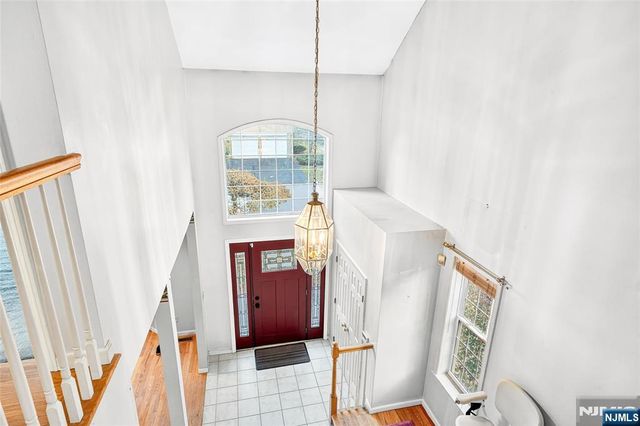 12 Robyn Court, Emerson, NJ 07630