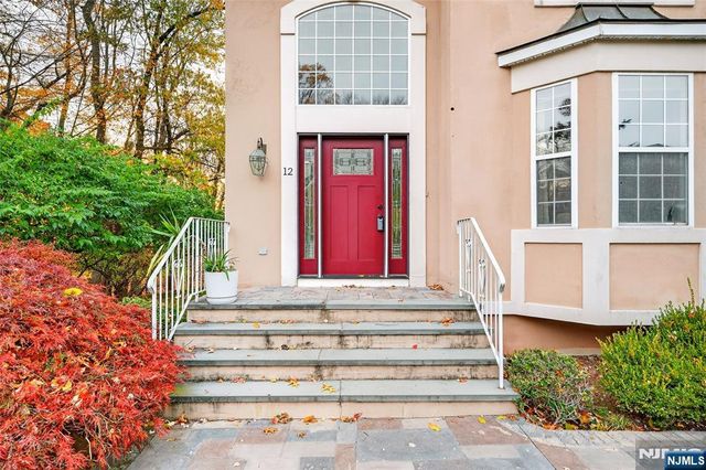 12 Robyn Court, Emerson, NJ 07630