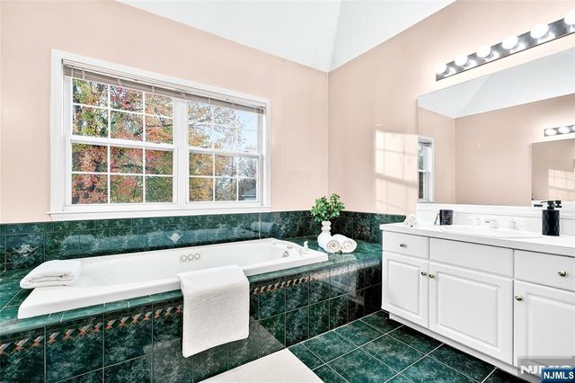 12 Robyn Court, Emerson, NJ 07630