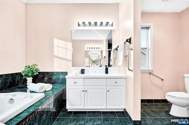 12 Robyn Court, Emerson, NJ 07630