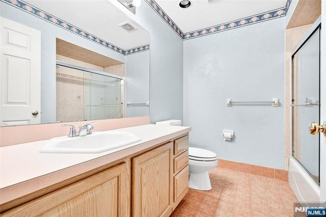 12 Robyn Court, Emerson, NJ 07630