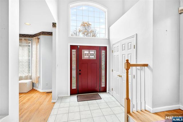 12 Robyn Court, Emerson, NJ 07630