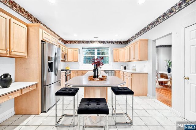 12 Robyn Court, Emerson, NJ 07630