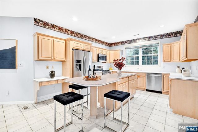 12 Robyn Court, Emerson, NJ 07630