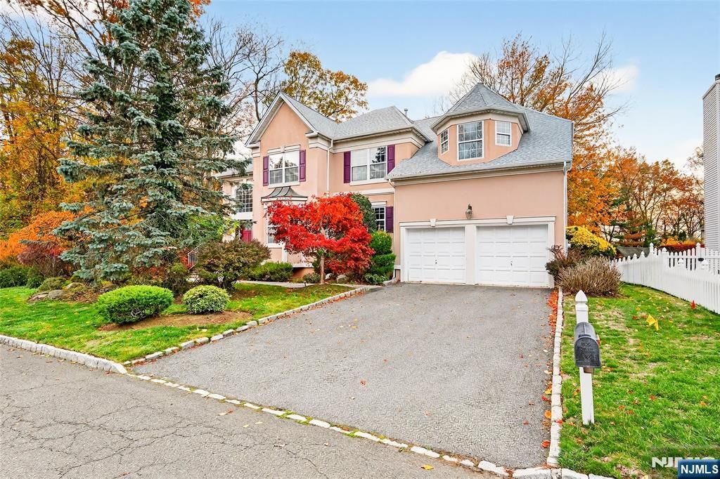 12 Robyn Court, Emerson, NJ 07630