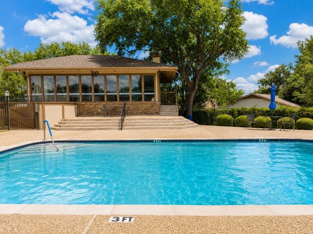 88 Morrow Drive, Bedford, TX 76021