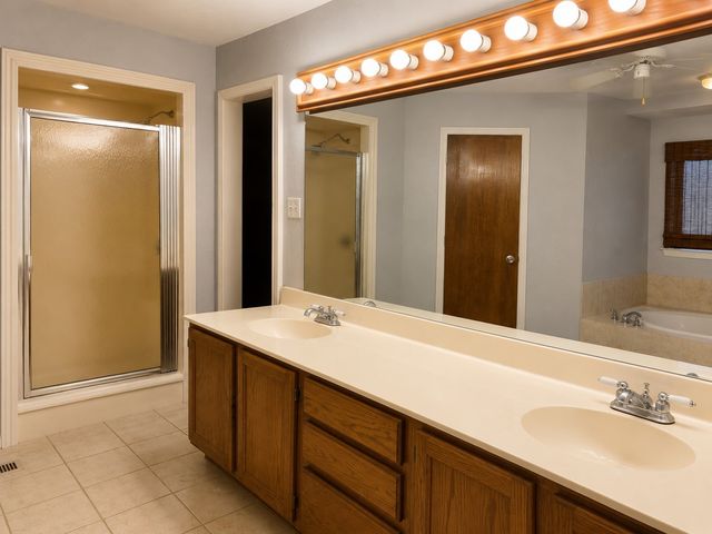 88 Morrow Drive, Bedford, TX 76021
