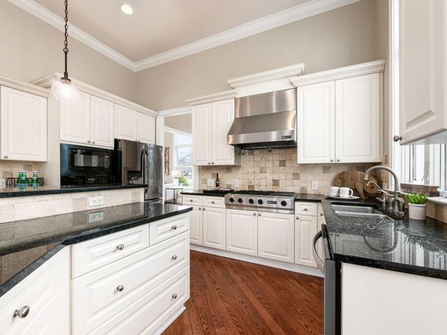 9083 Tartan Fields Drive, Dublin, OH 43017