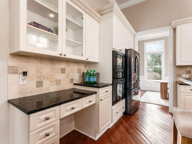 9083 Tartan Fields Drive, Dublin, OH 43017