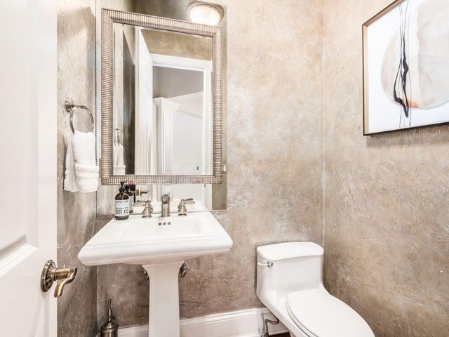 9083 Tartan Fields Drive, Dublin, OH 43017