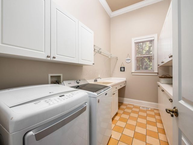 9083 Tartan Fields Drive, Dublin, OH 43017