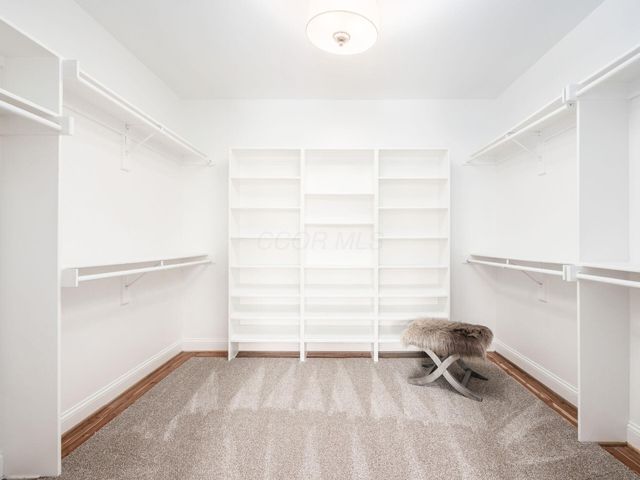 9083 Tartan Fields Drive, Dublin, OH 43017