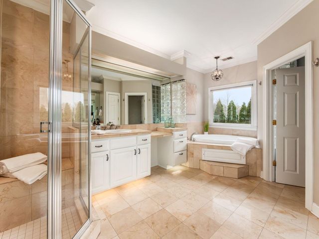 9083 Tartan Fields Drive, Dublin, OH 43017