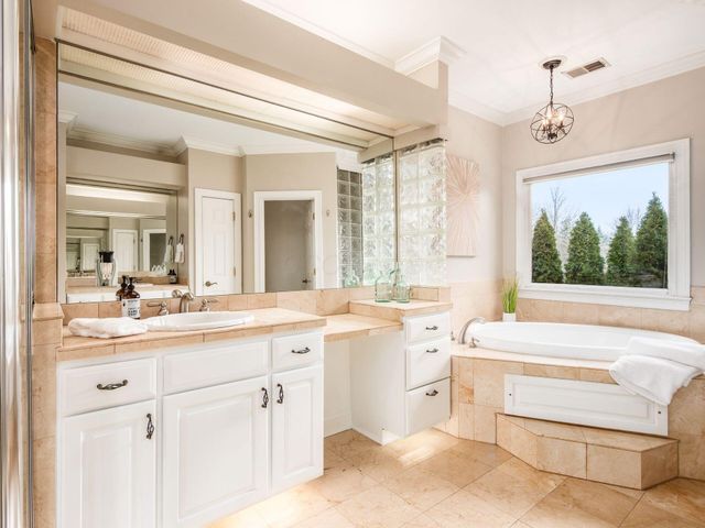 9083 Tartan Fields Drive, Dublin, OH 43017