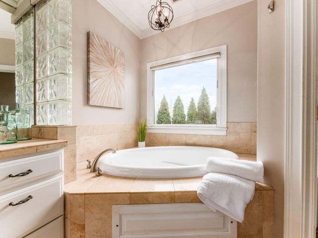 9083 Tartan Fields Drive, Dublin, OH 43017