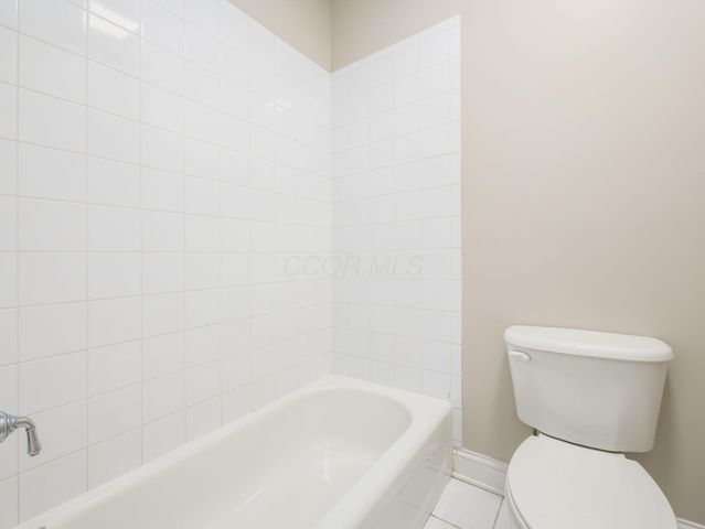 9083 Tartan Fields Drive, Dublin, OH 43017