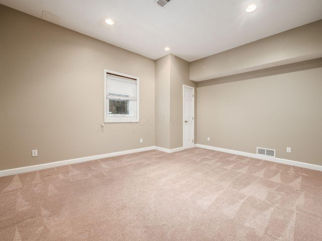 9083 Tartan Fields Drive, Dublin, OH 43017