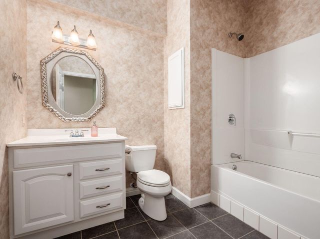 9083 Tartan Fields Drive, Dublin, OH 43017