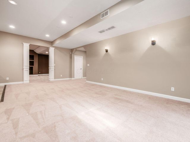 9083 Tartan Fields Drive, Dublin, OH 43017