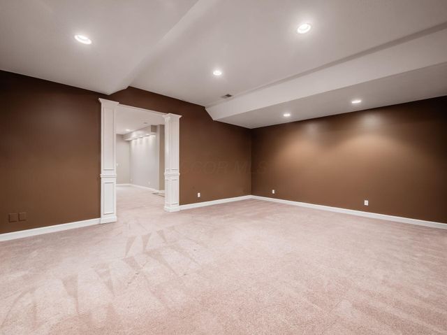 9083 Tartan Fields Drive, Dublin, OH 43017